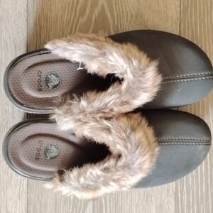 Crocs cobbler suede clog 8W